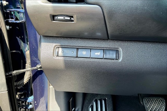 Used 2026 Nissan Pathfinder SL FWD image 15