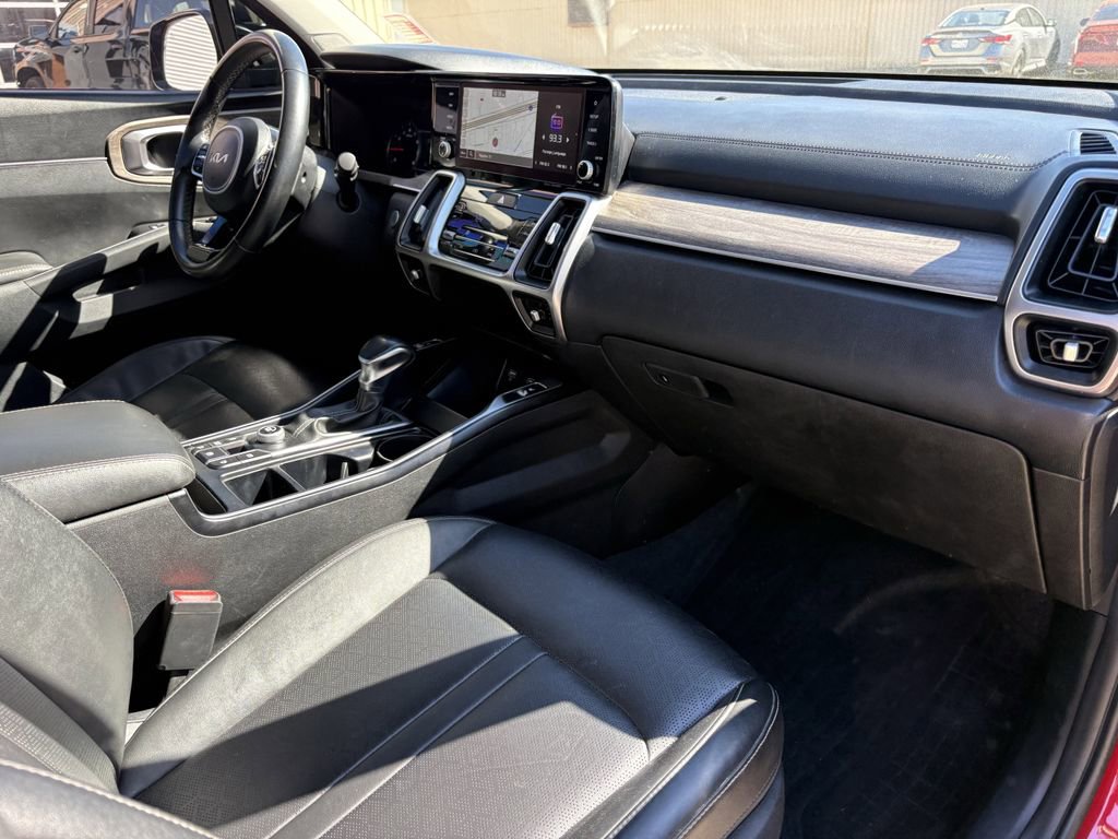 Used 2022 Kia Sorento EX image 29
