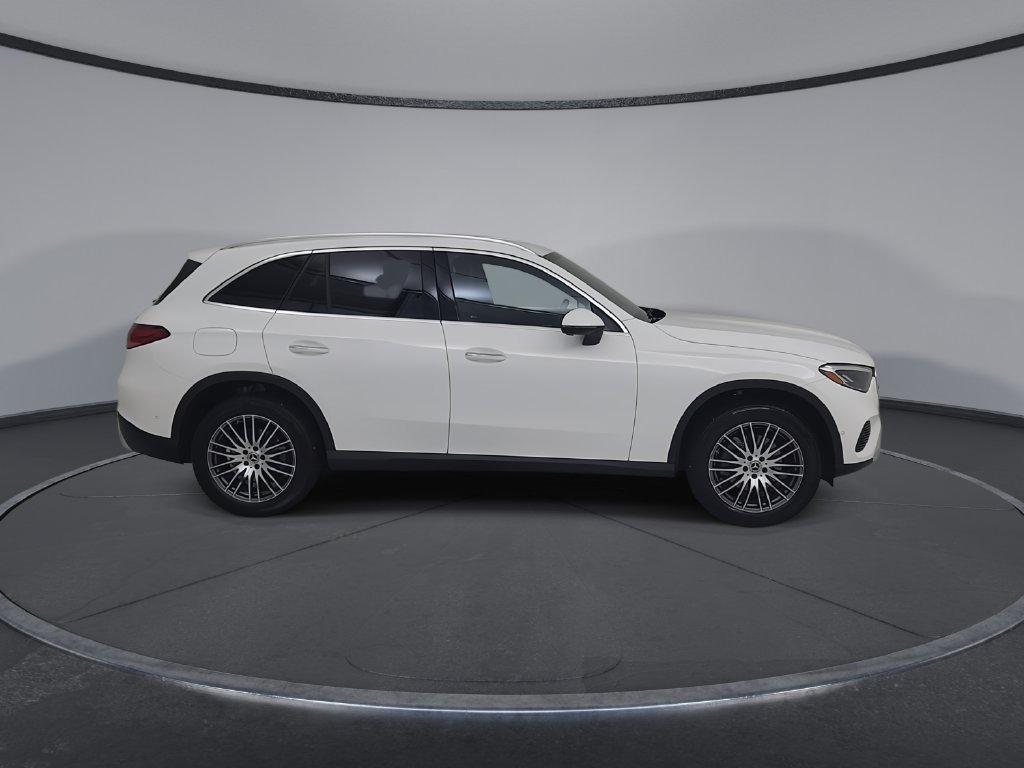 Used 2025 Mercedes-Benz GLC 300 4MATIC image 19