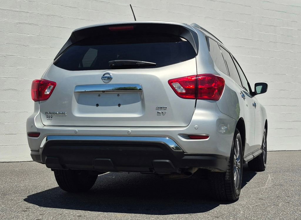 Used 2018 Nissan Pathfinder SV AWD/4WD image 18