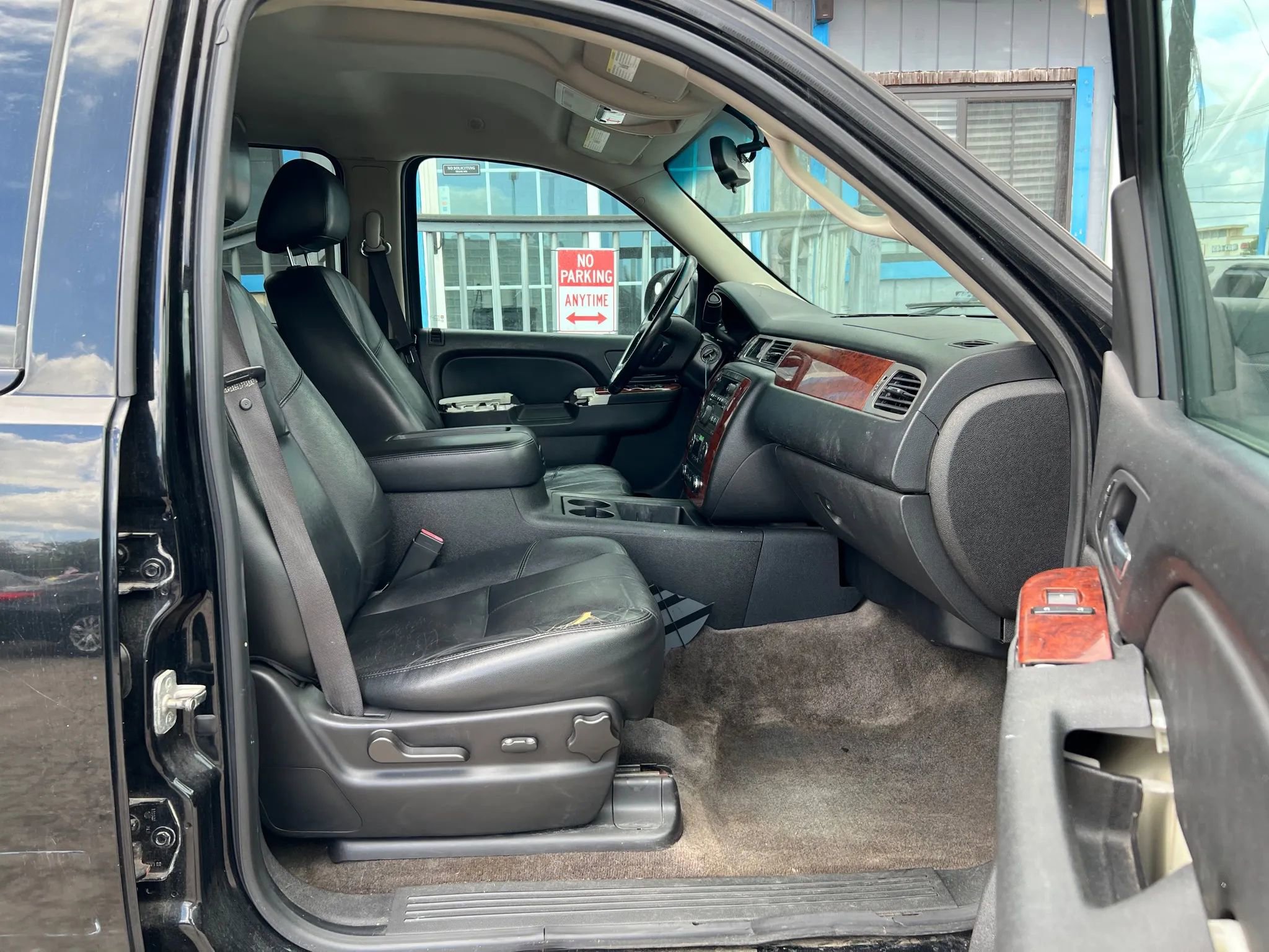 Used 2012 Chevrolet Suburban LT image 12