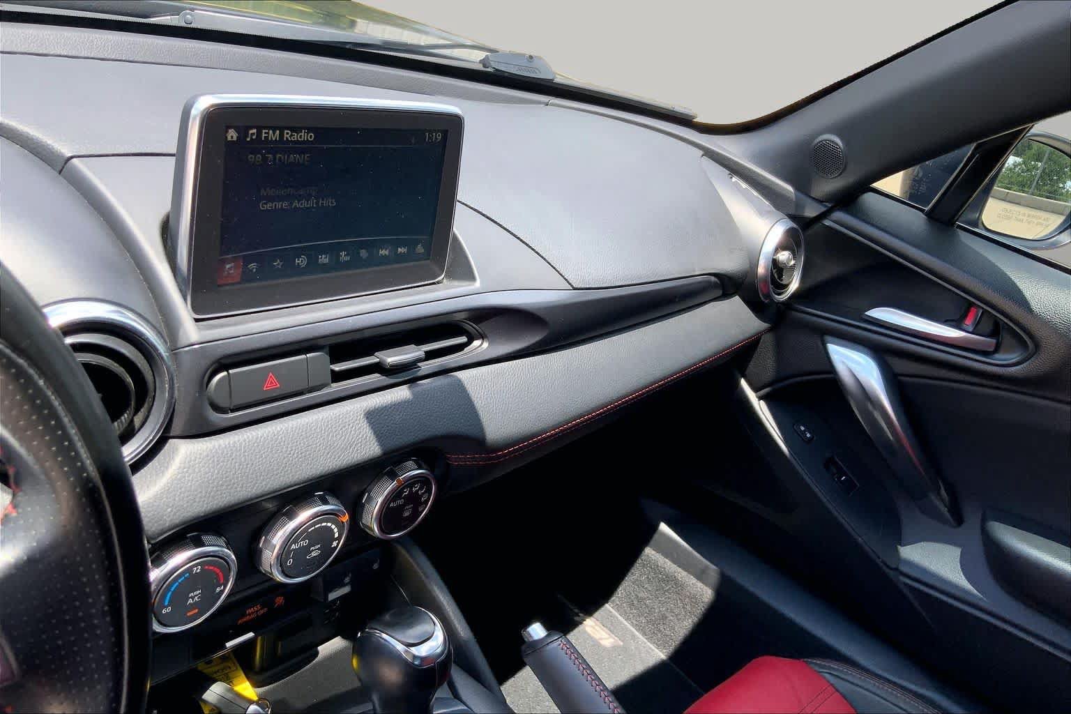 Used 2018 FIAT 124 Spider Abarth w/ Convenience Group RWD image 6