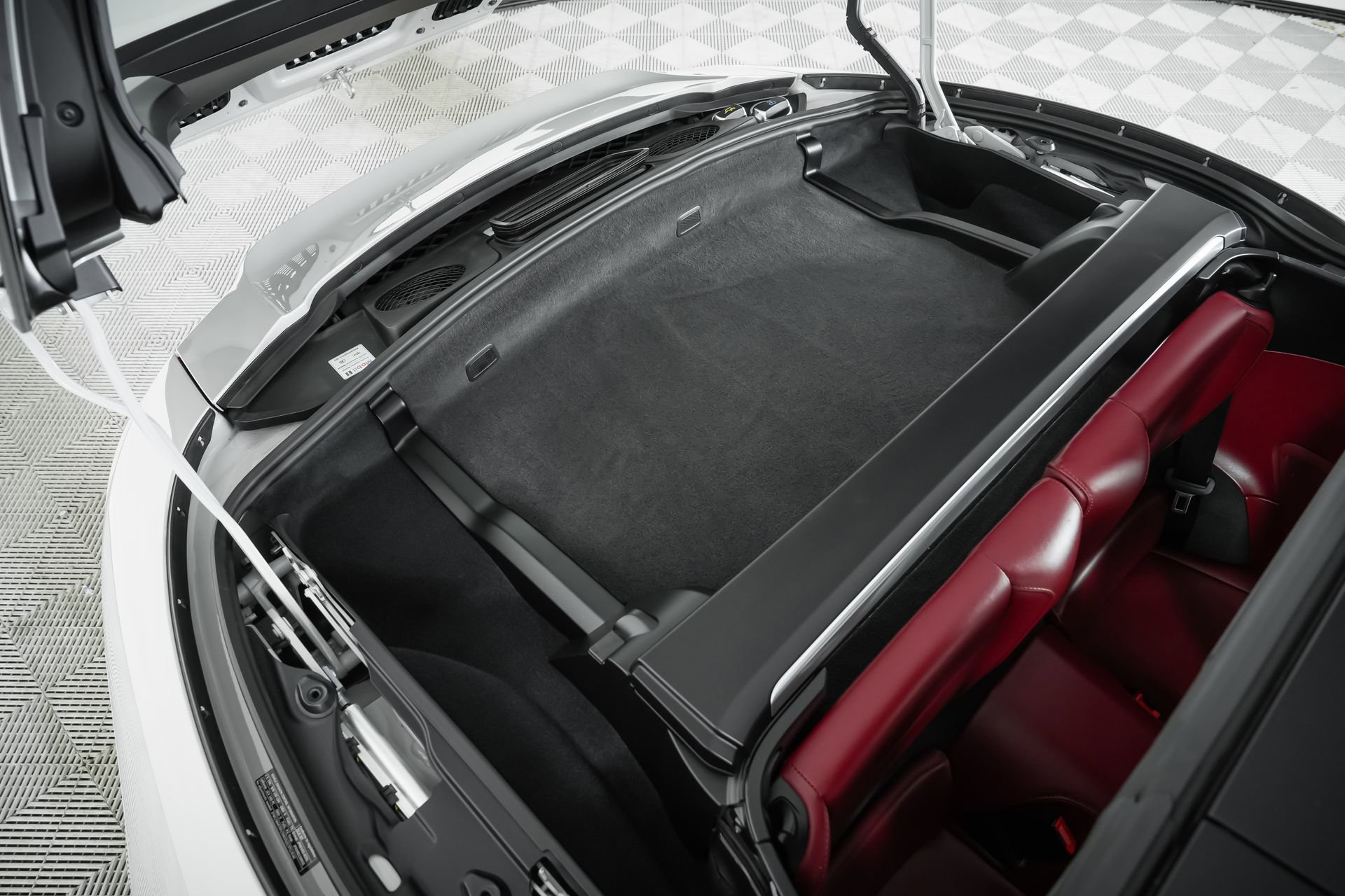 Used 2018 Porsche 911 Targa 4 GTS image 95