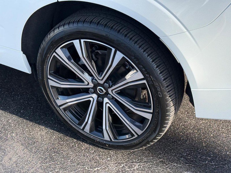 Used 2023 Volvo XC60 B6 Ultimate w/ Protection Package Premier image 8