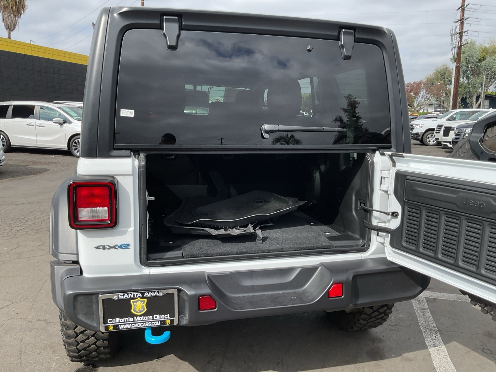 Used 2023 Jeep Wrangler Unlimited w/ Convenience Group AWD/4WD image 21