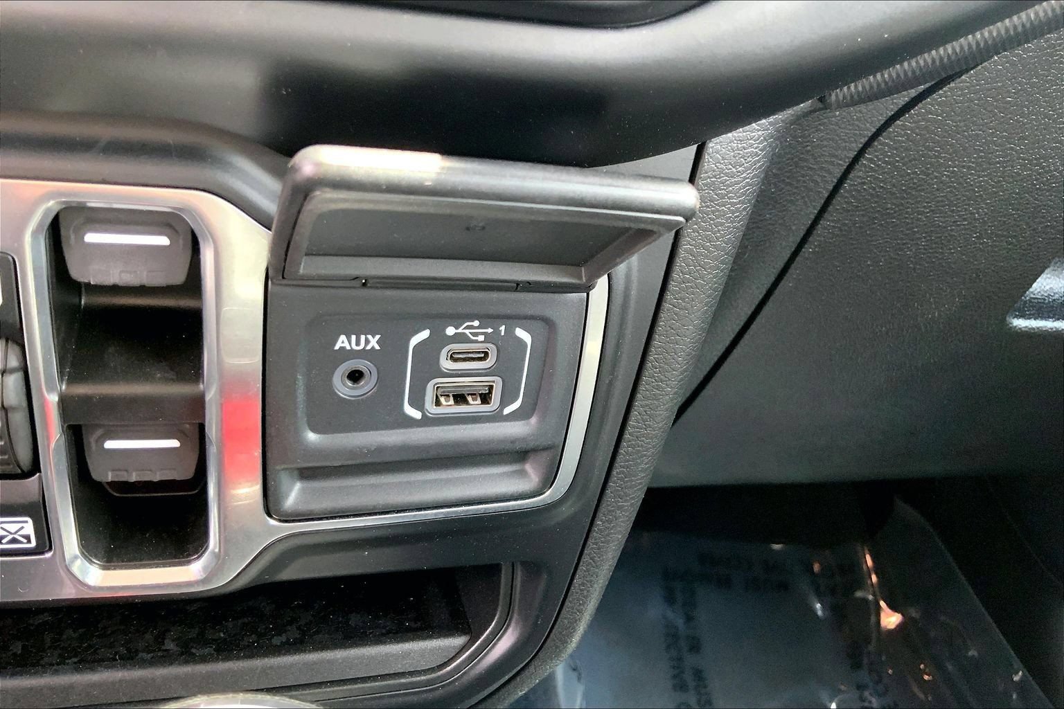 Certified 2023 Jeep Gladiator Sport AWD/4WD image 28