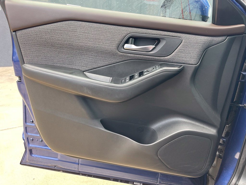 Used 2023 Nissan Rogue SV FWD image 12