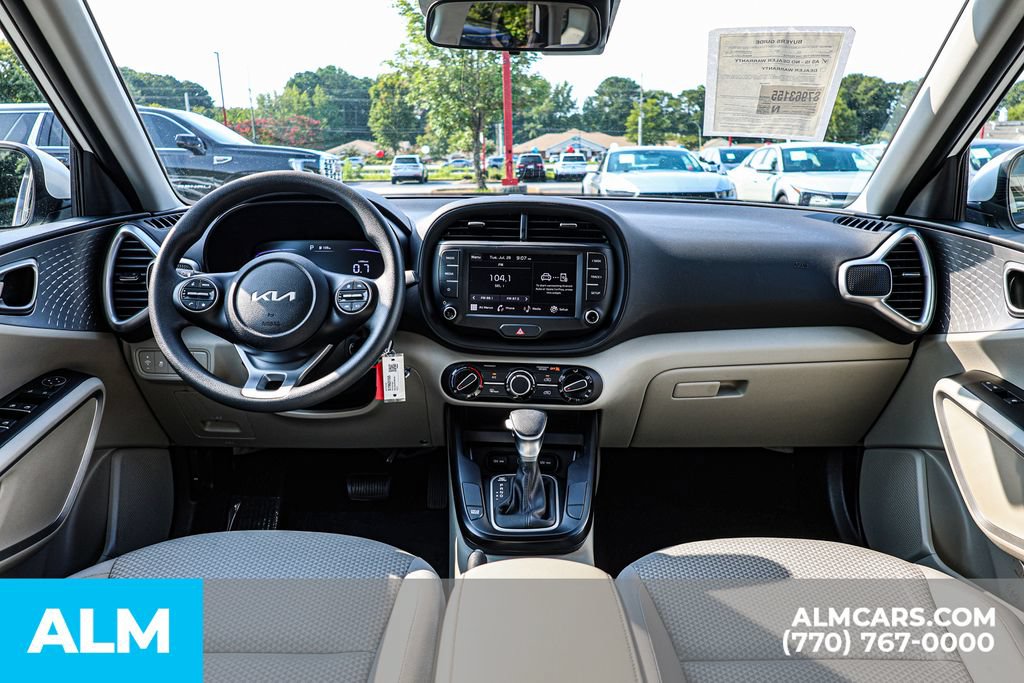 Used 2025 Kia Soul LX w/ LX Technology Package FWD image 28