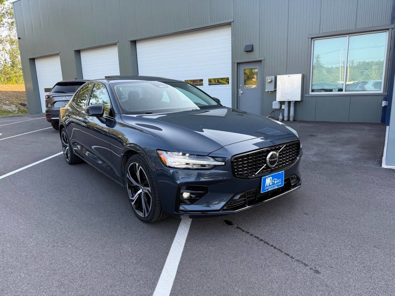 Used 2025 Volvo S60 B5 Core image 4