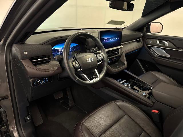 Certified 2025 Ford Explorer Platinum image 4