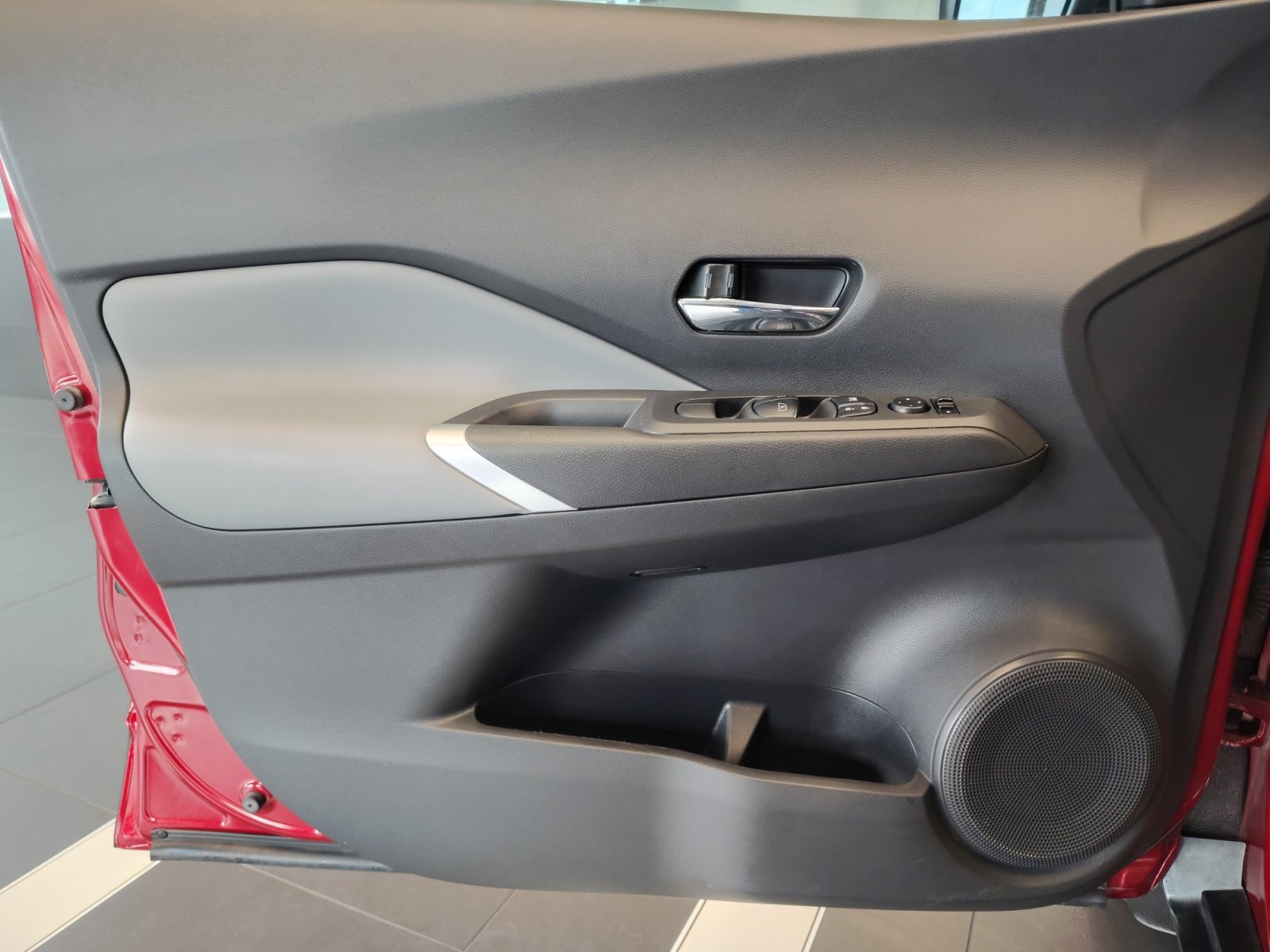 Used 2021 Nissan Kicks SR w/ SR Premium Package FWD image 28