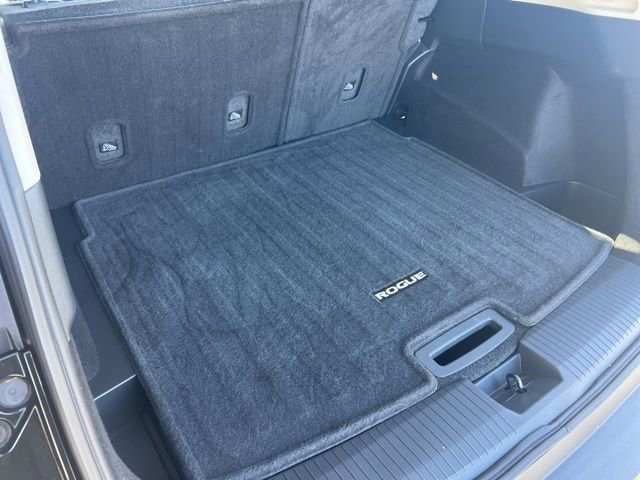 Used 2022 Nissan Rogue S image 18