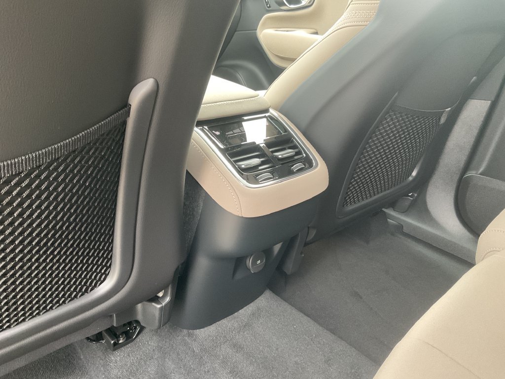 New 2027 Volvo XC90 B6 Plus AWD/4WD image 20