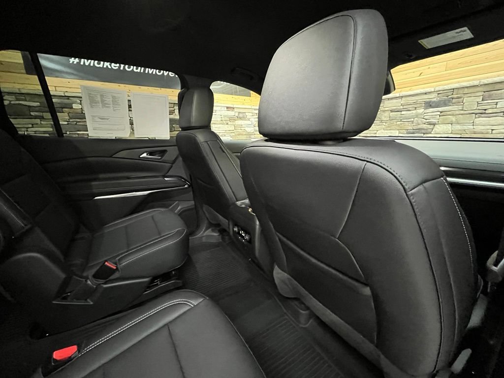 Used 2025 Chevrolet Traverse LT w/ Driver Confidence Package AWD/4WD image 45