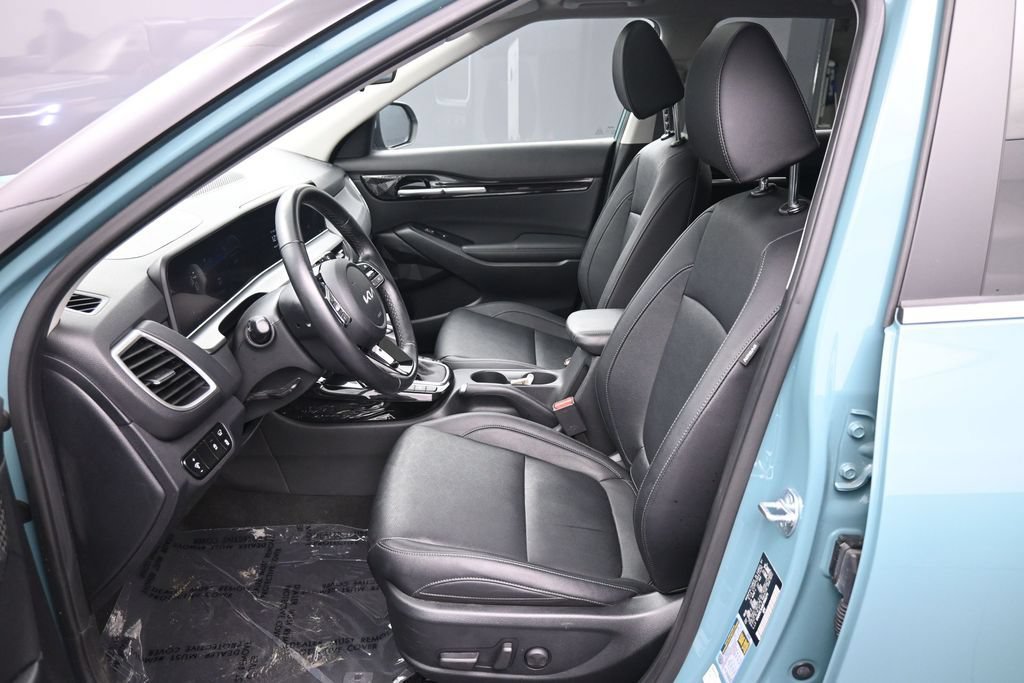Certified 2025 Kia Seltos EX w/ EX Sunroof Package AWD/4WD image 19