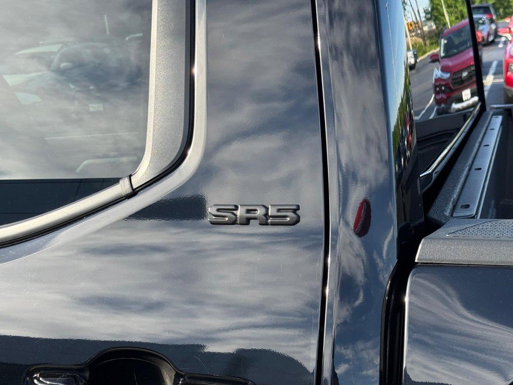 Certified 2025 Toyota Tacoma SR5 AWD/4WD image 8