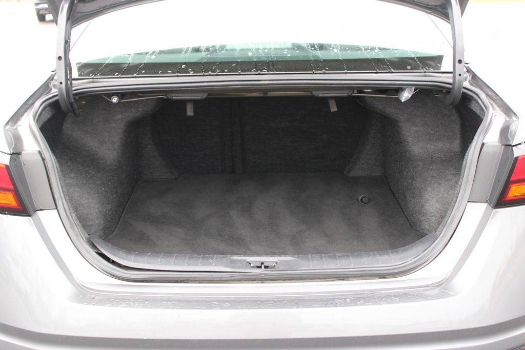 Used 2024 Nissan Altima 2.5 SV image 14