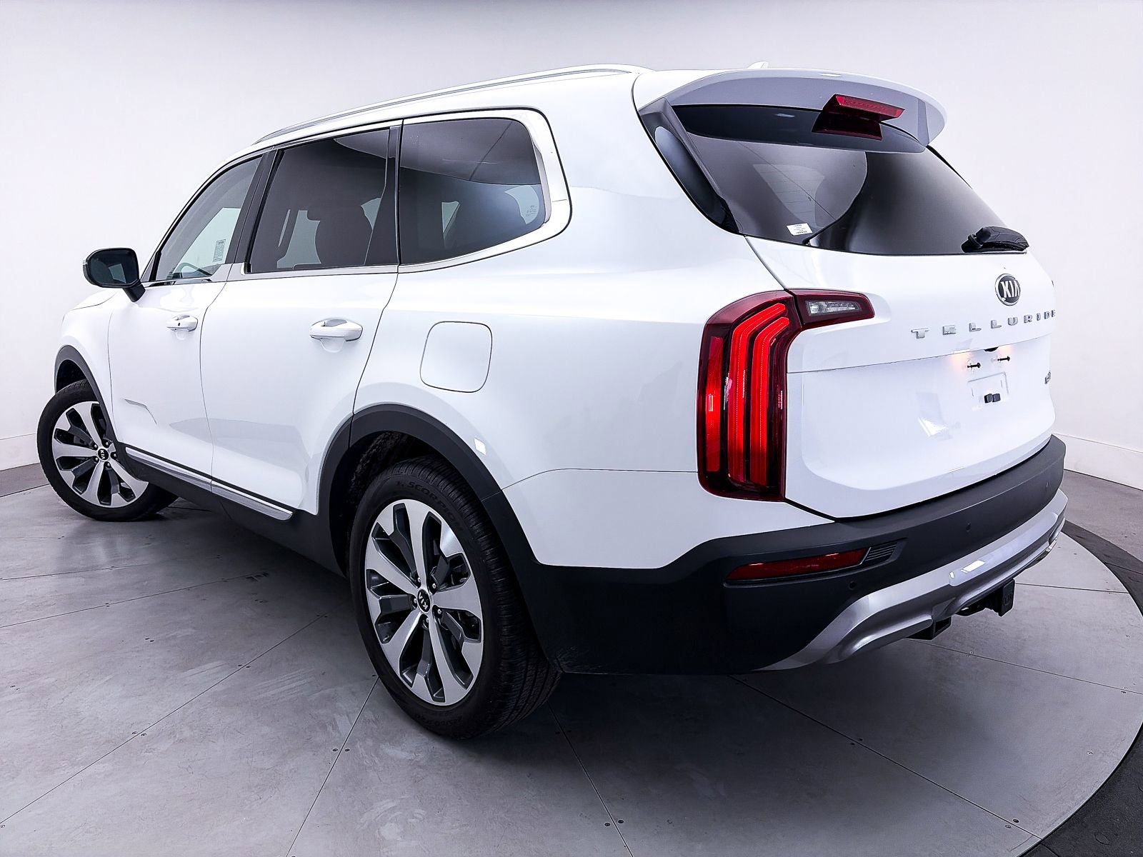 Used 2020 Kia Telluride EX w/ EX Premium Package image 2