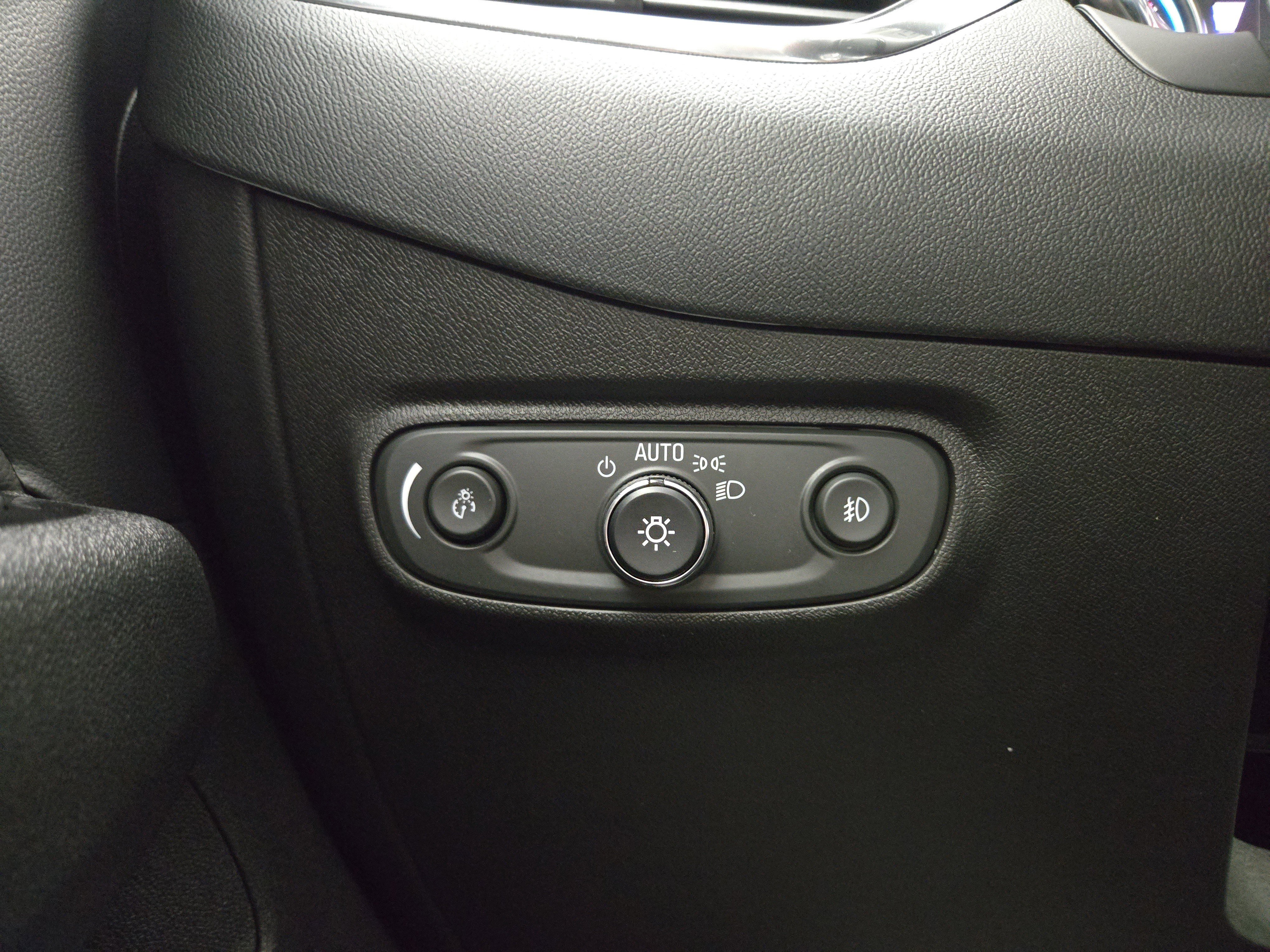 Used 2023 Chevrolet Equinox Premier image 31