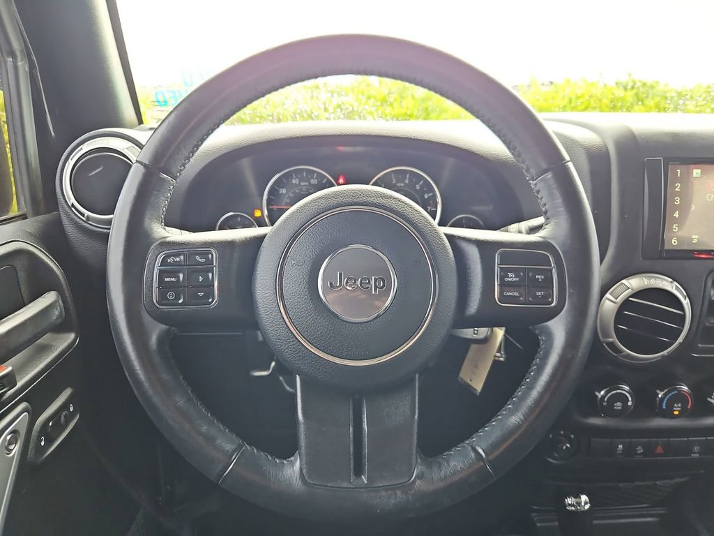 Used 2017 Jeep Wrangler Unlimited Rubicon w/ Connectivity Group image 14