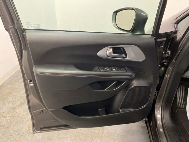 Used 2021 Chrysler Pacifica Touring image 22