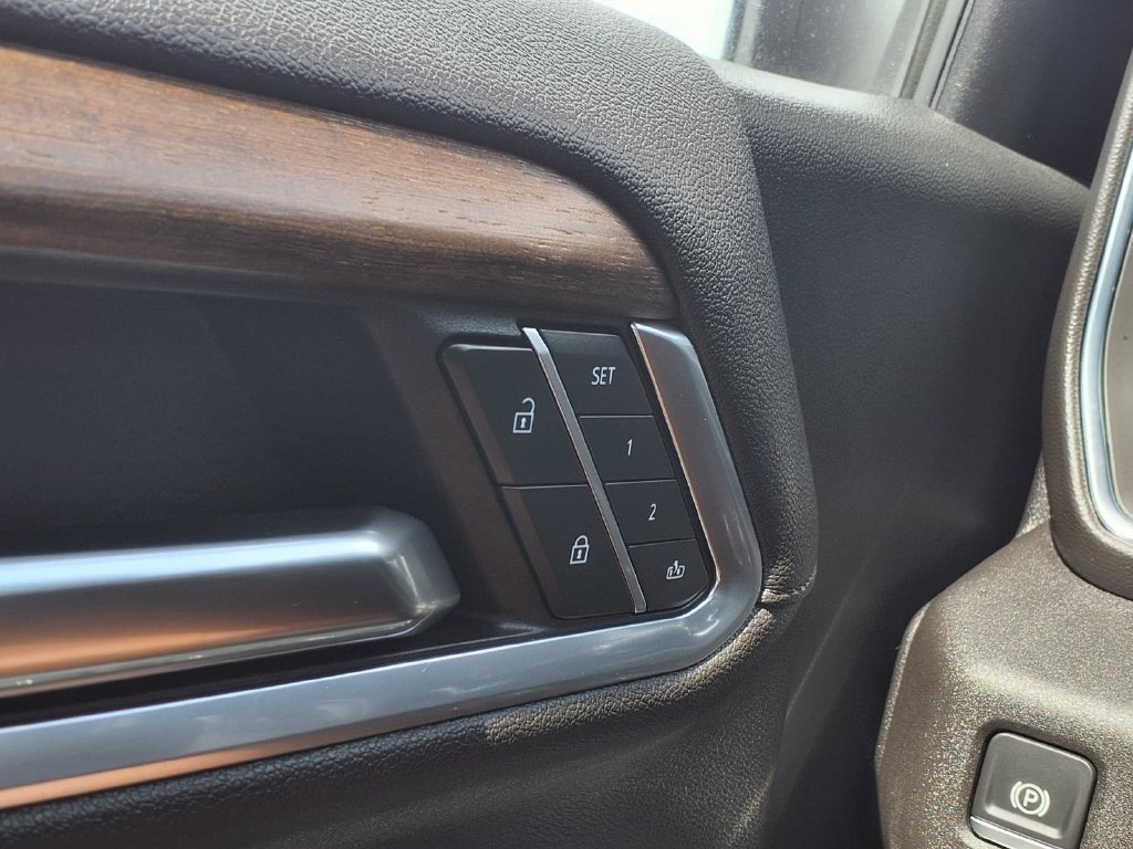 Used 2024 Chevrolet Silverado 1500 High Country w/ Technology Package AWD/4WD image 39