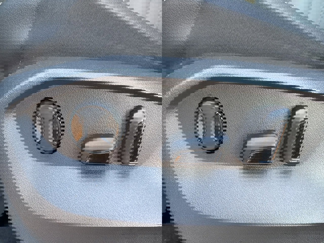 Used 2022 Volkswagen Tiguan SE R-Line image 11