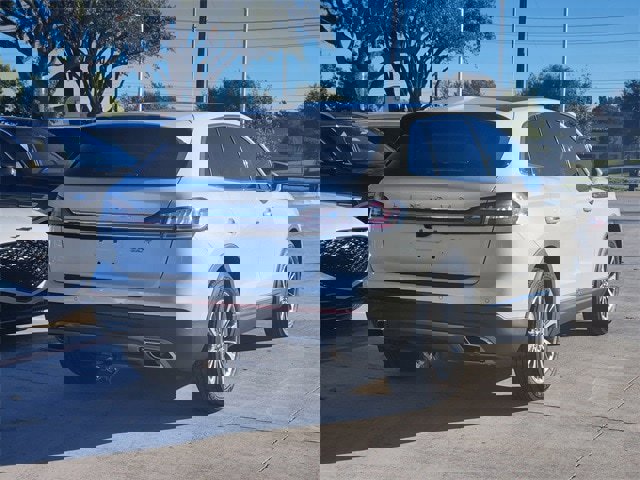 Used 2020 Lincoln Nautilus Reserve w/ Cargo Utility Package image 3