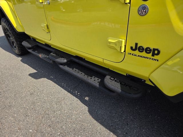 Used 2024 Jeep Gladiator Overland AWD/4WD image 19