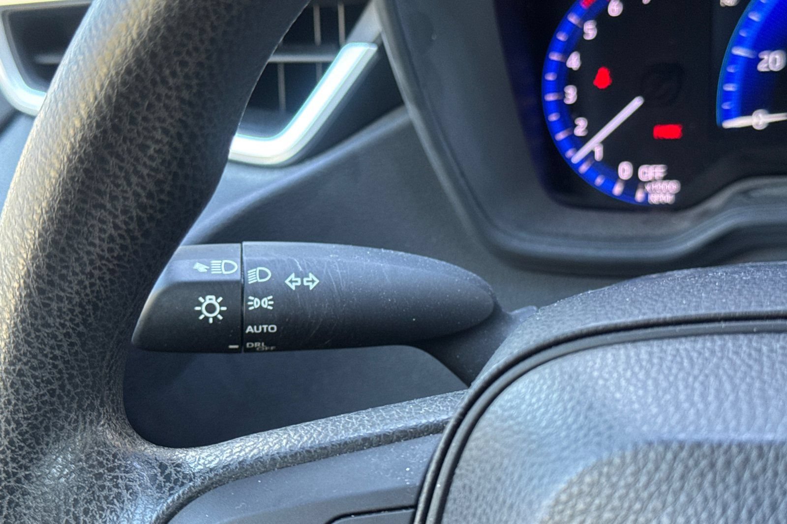 Used 2022 Toyota Corolla LE FWD image 35