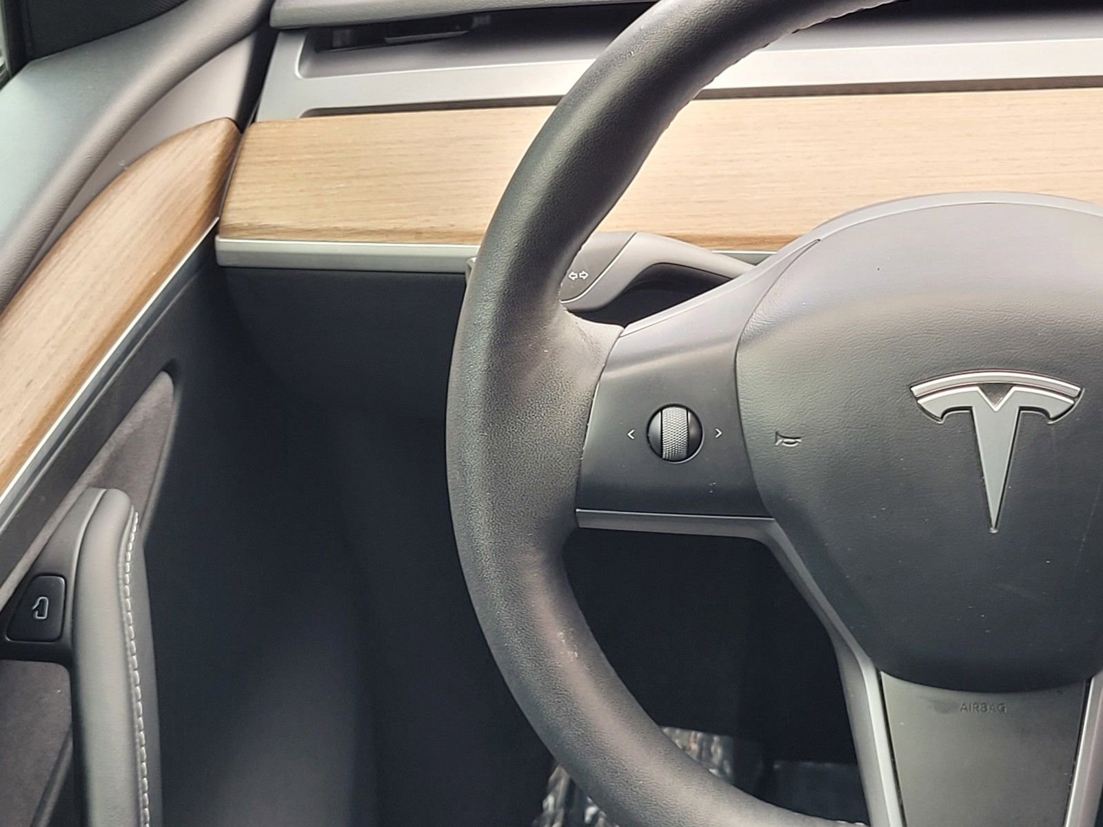 Used 2024 Tesla Model Y Long Range RWD image 13