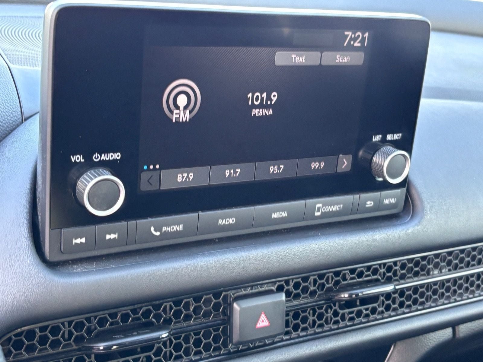 Certified 2024 Honda HR-V LX image 28