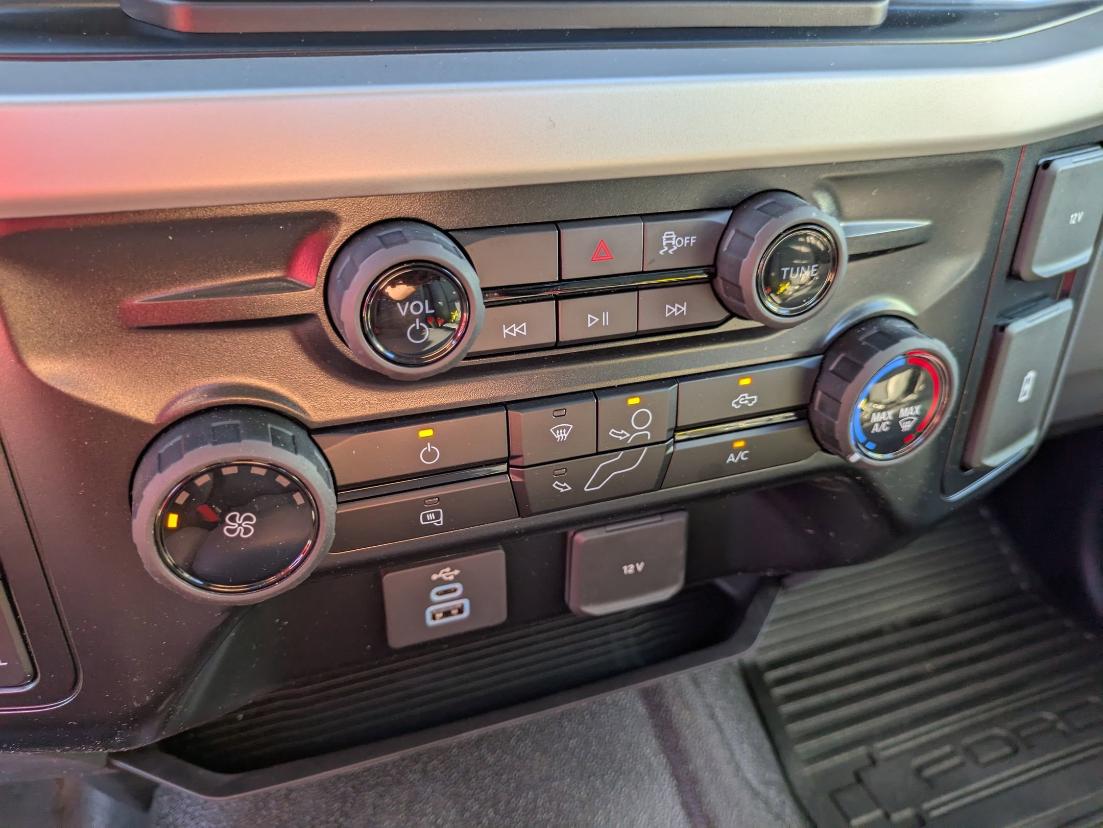 Certified 2025 Ford F250 XLT w/ F-250 >10K GVWR Package image 24