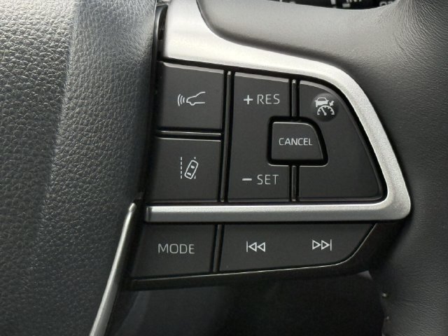 Used 2026 Toyota Highlander Limited AWD/4WD image 14