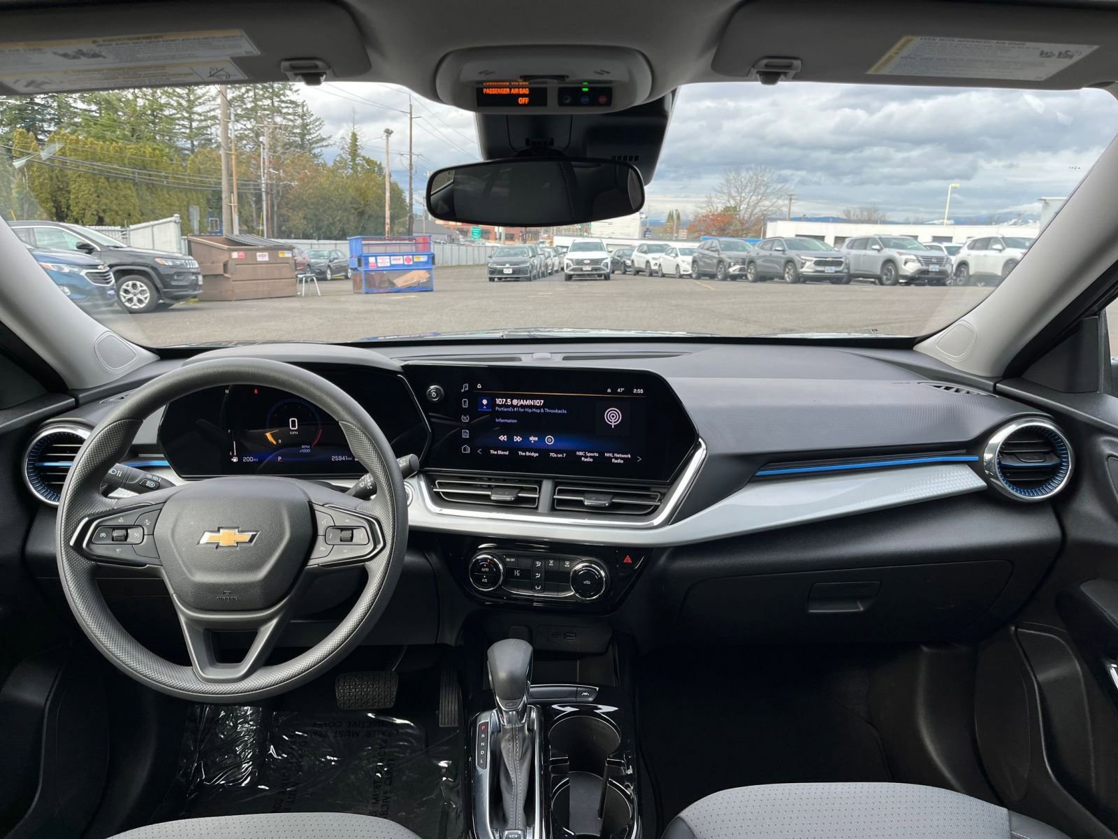 Used 2025 Chevrolet Trax LT FWD image 32