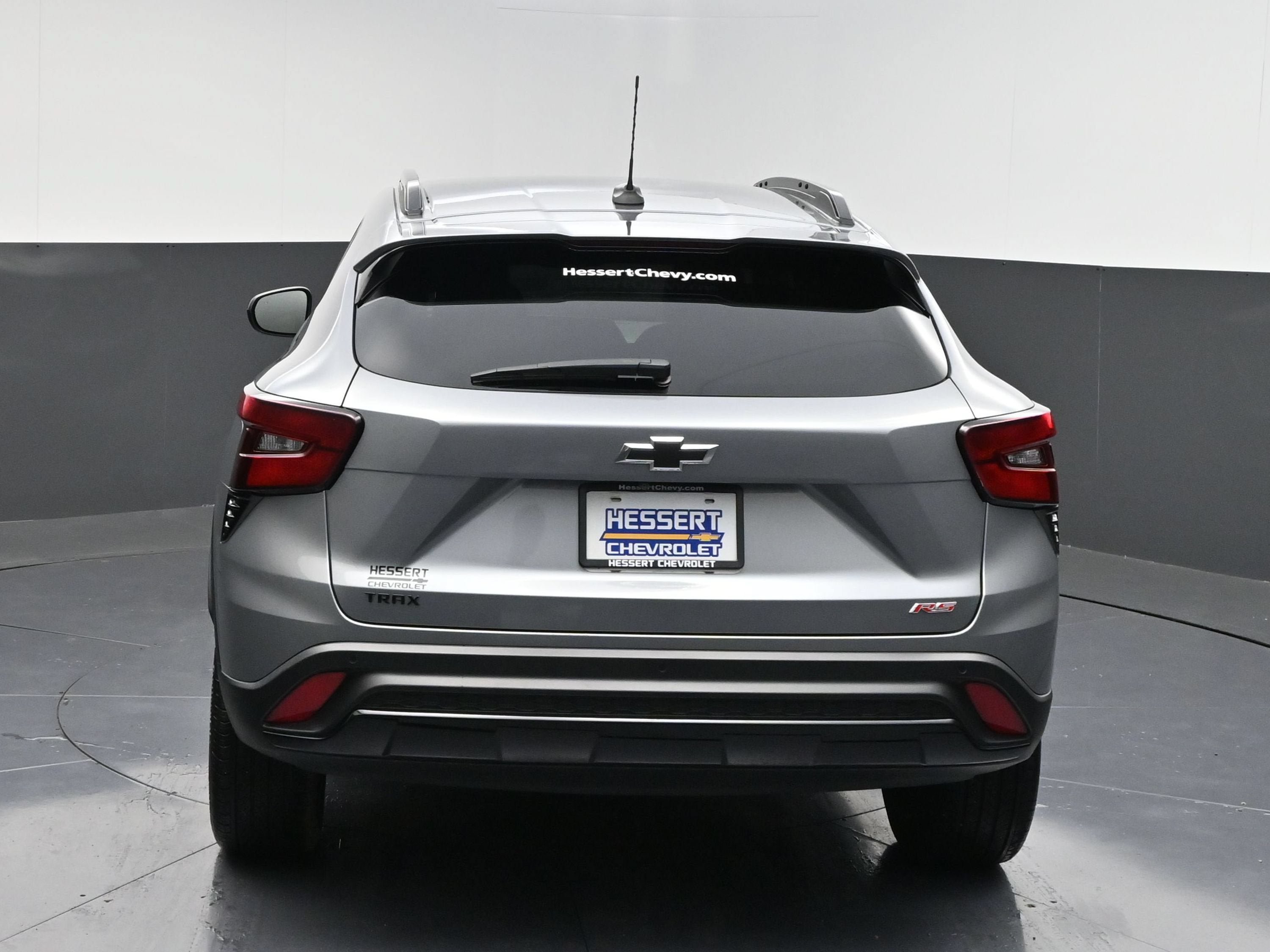Used 2025 Chevrolet Trax RS w/ Sunroof Package FWD image 6