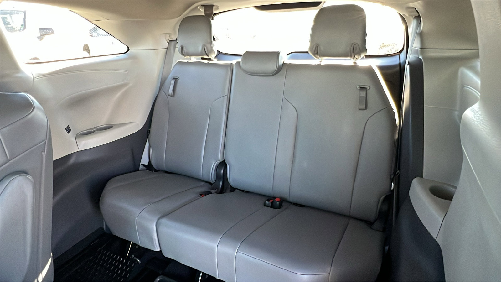 Used 2021 Toyota Sienna XLE image 13