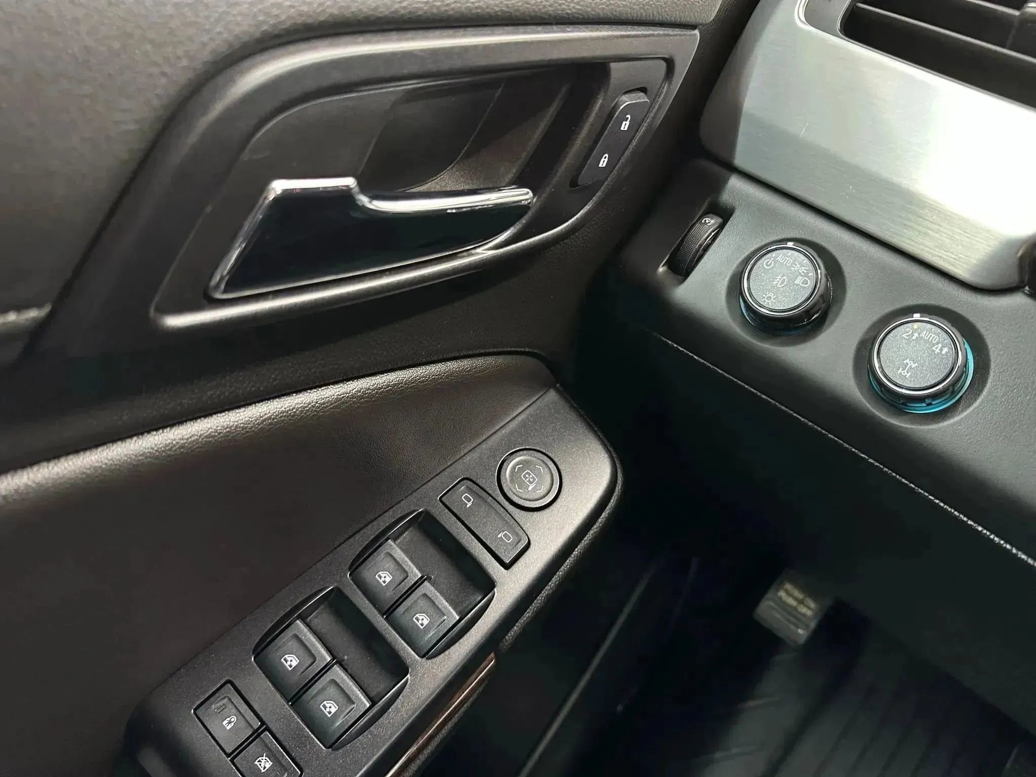 Used 2019 GMC Yukon XL SLE AWD/4WD image 21