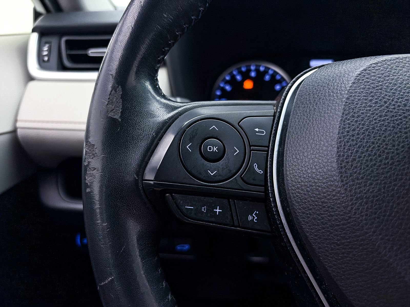 Used 2019 Toyota RAV4 XLE Premium w/ Carpet Mat Package FWD image 29