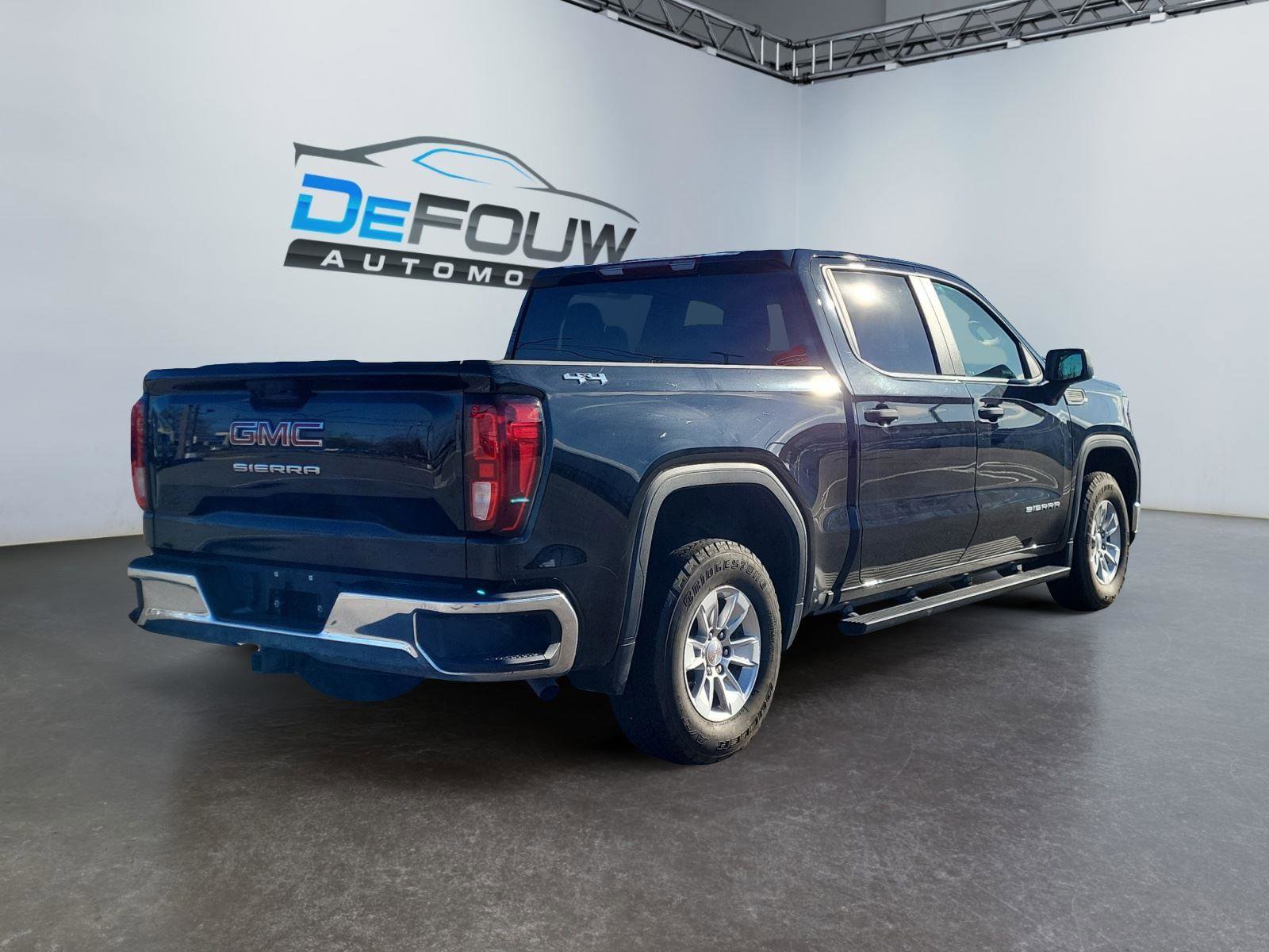 Used 2024 GMC Sierra 1500 Pro w/ Pro Value Package image 3