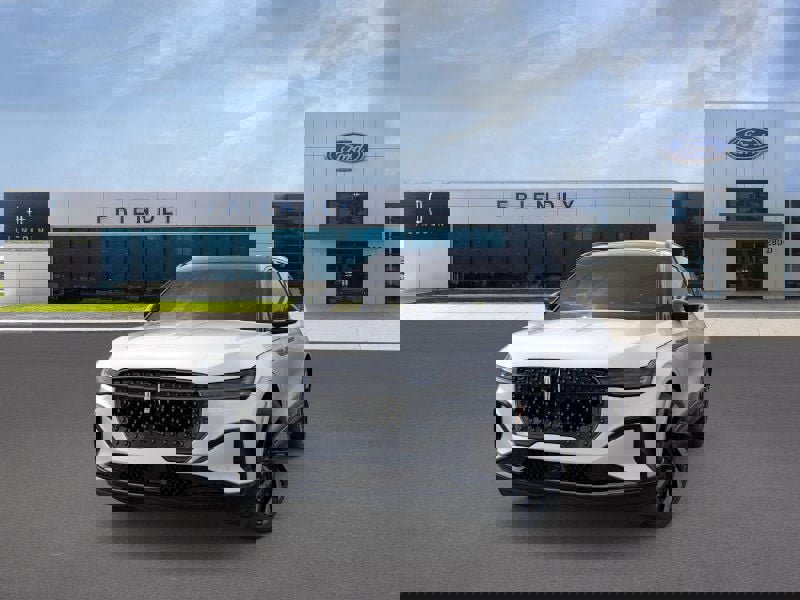 New 2025 Lincoln Nautilus Reserve image 2