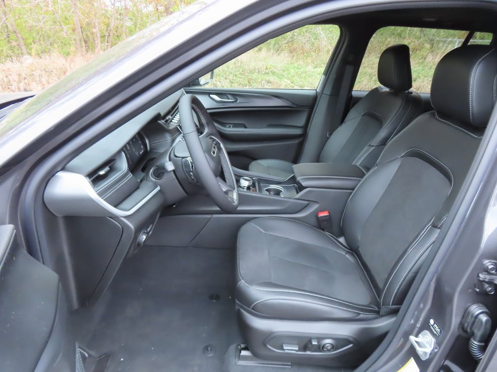 New 2025 Jeep Grand Cherokee Altitude image 19