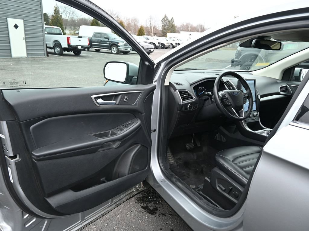Used 2023 Ford Edge SEL image 11