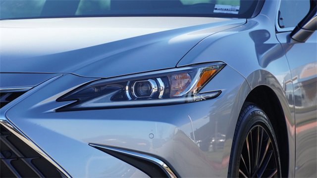 Used 2024 Lexus ES 250 w/ Premium Package image 4