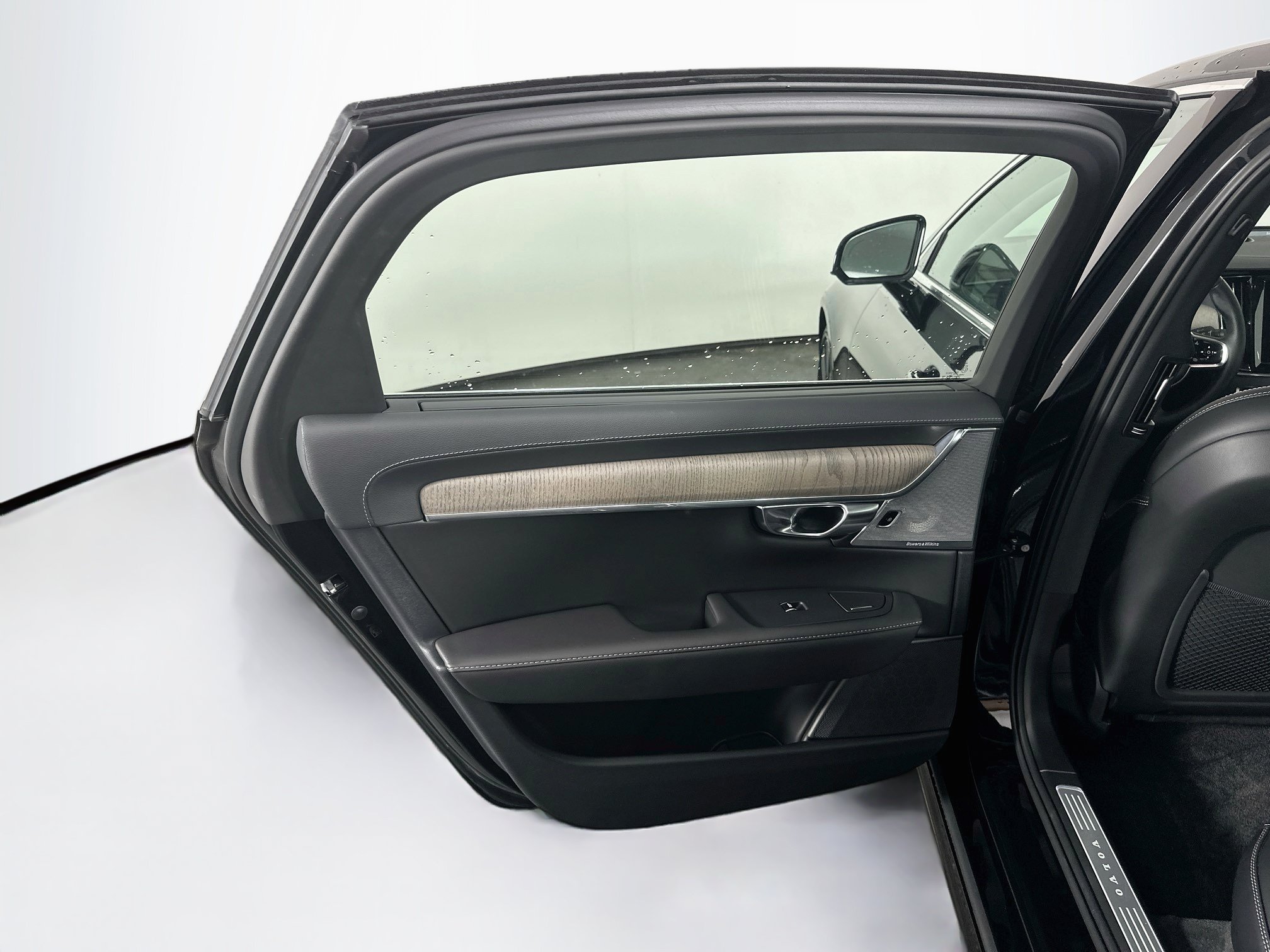 Used 2025 Volvo S90 B6 Ultra w/ Lounge Package AWD/4WD image 27