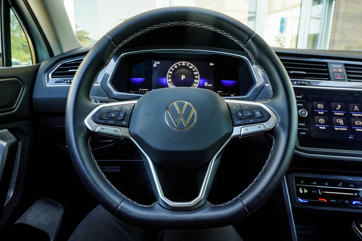 Used 2022 Volkswagen Tiguan SE FWD image 15