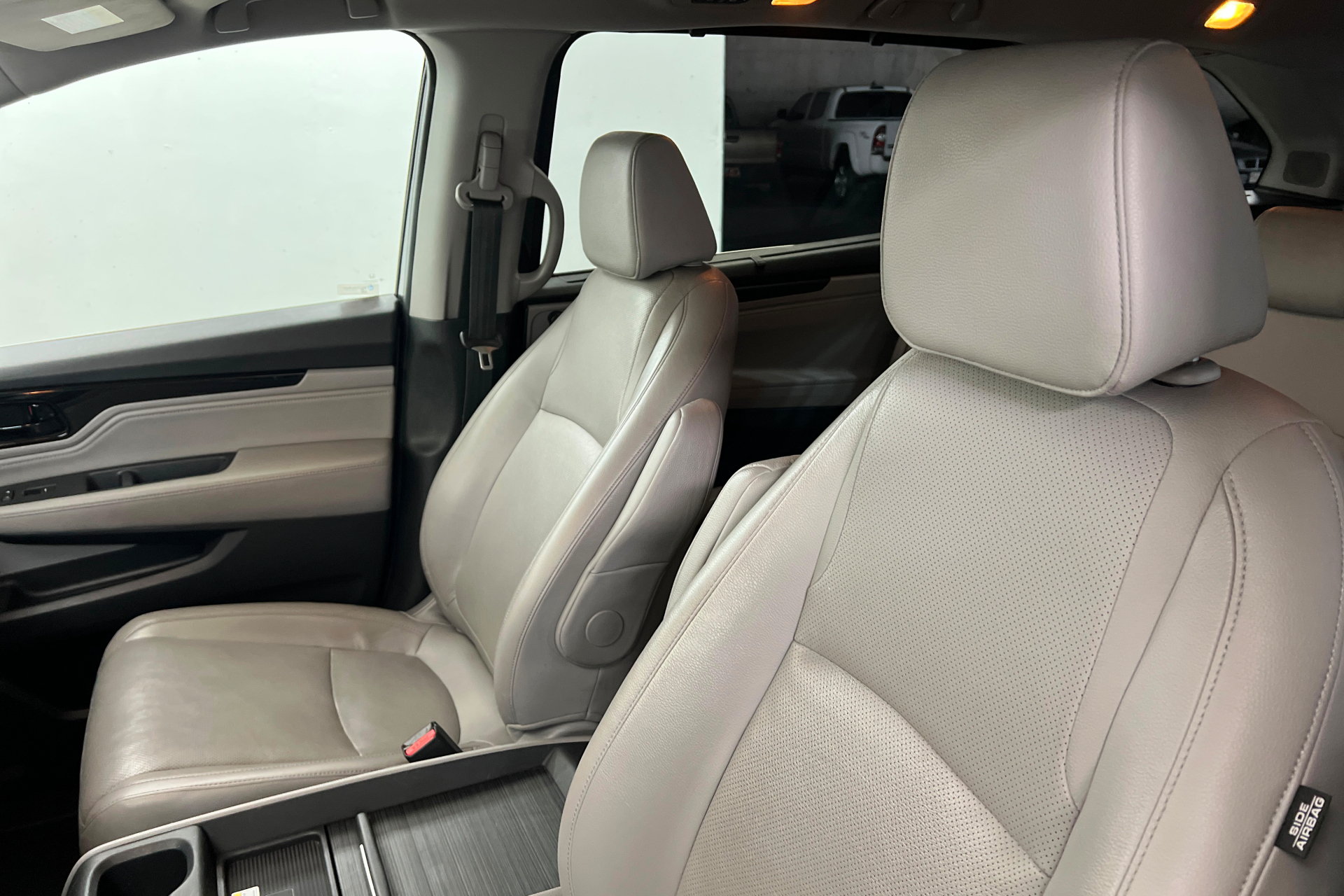 Used 2018 Honda Odyssey Elite image 17