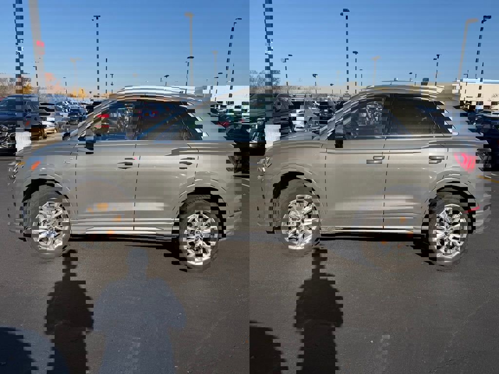 Used 2023 Audi Q3 2.0T Premium Plus w/ Premium Plus Package image 4