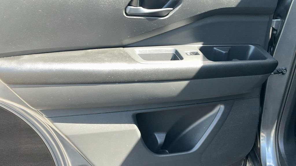 Used 2024 Nissan Pathfinder SV image 14