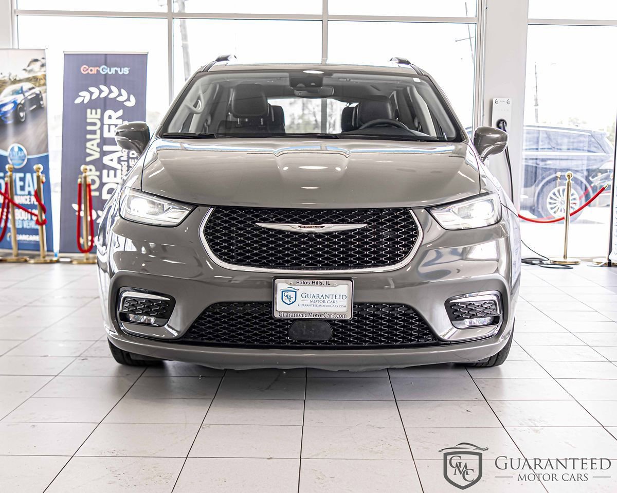 Used 2022 Chrysler Pacifica Touring-L FWD image 3